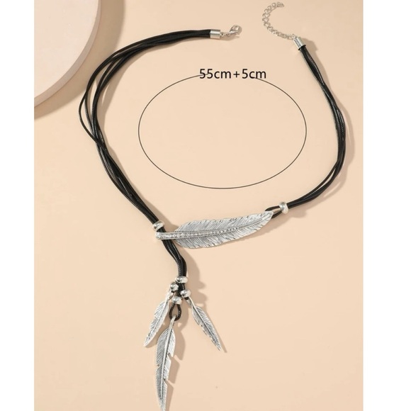 Bohemian Summer Western Feather Charm Medallion Cord Statement Necklace Choker - Picture 4 of 6
